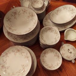 Vintage NORITAKE china 103 Pieces. 