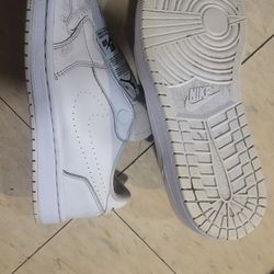 2 Pairs Of Nikes Women's Size 7 20 Each 30 For Both