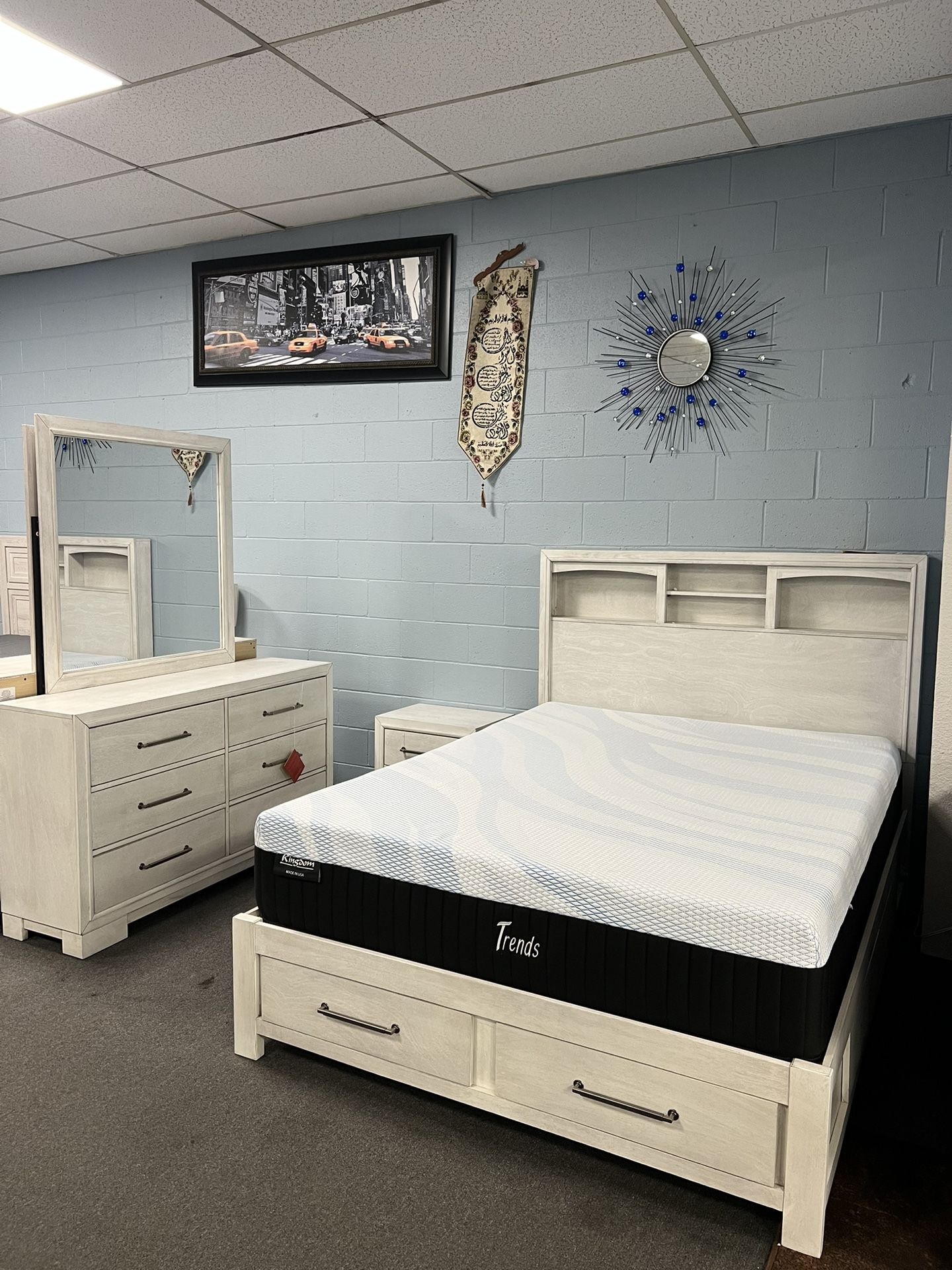 4PC Queen Bedroom Set w/ Underbed Drawers