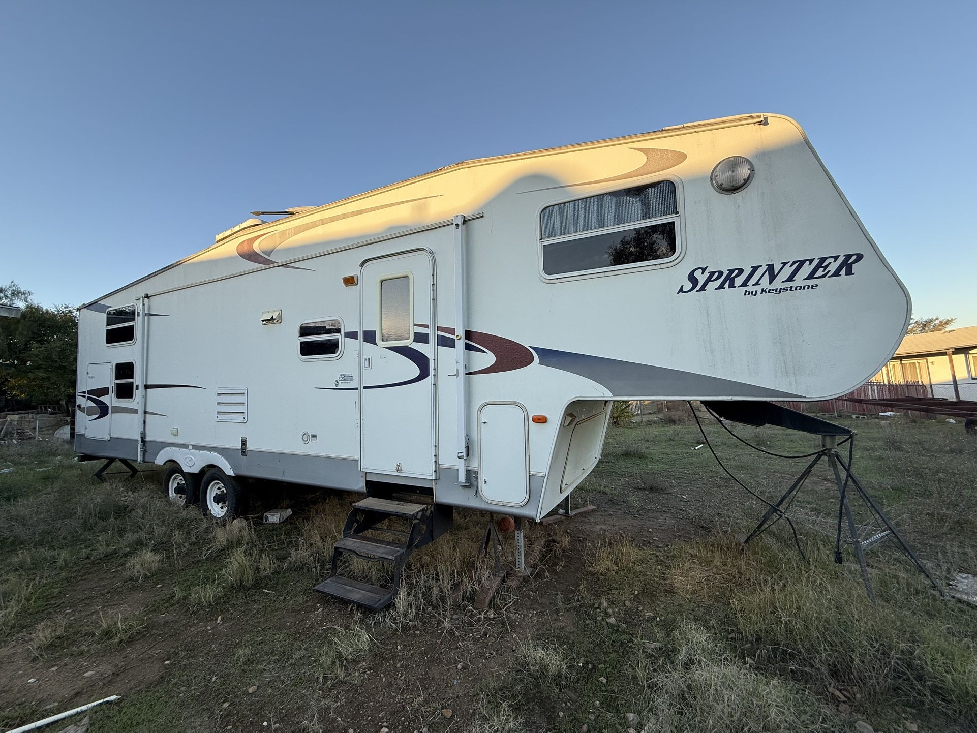 Fifth Wheel Trailer 