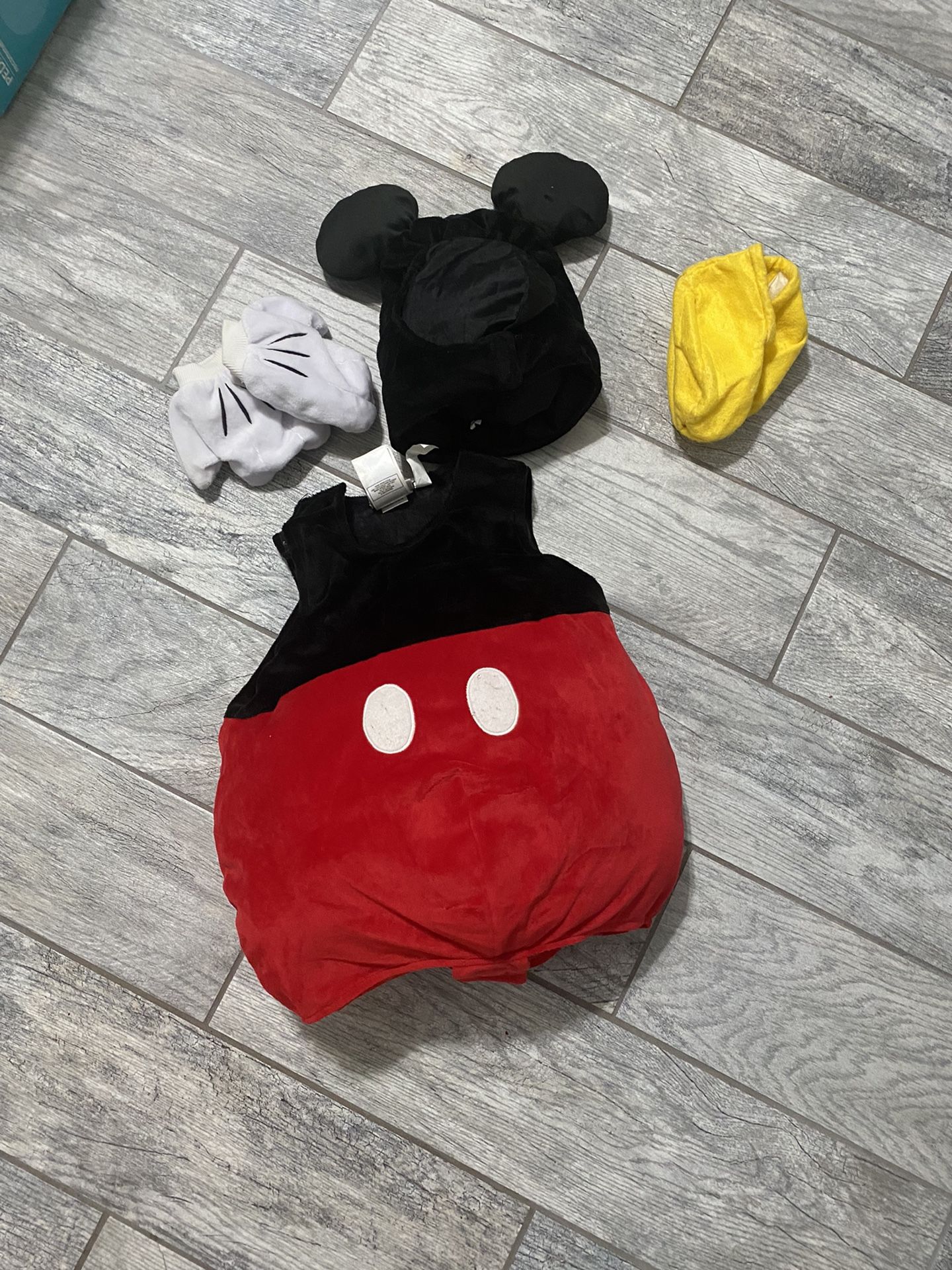 Disney Costumes (2T) Mickey Mouse & Dumbo