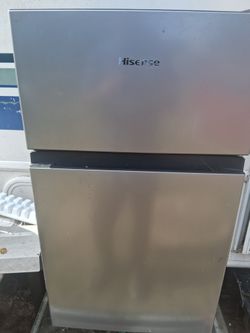 Hisense3.1 Cu Ft Mini Fridge With Freezer