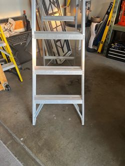 Aluminum Step Ladder