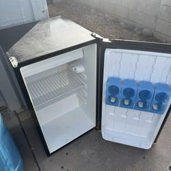 Mini Fridge 