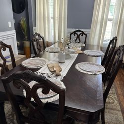 Dinning Room Table with chairs