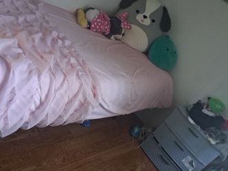 Cama en buen estado .