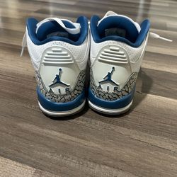Nike dunks & Jordan 3 Retro Wizards.