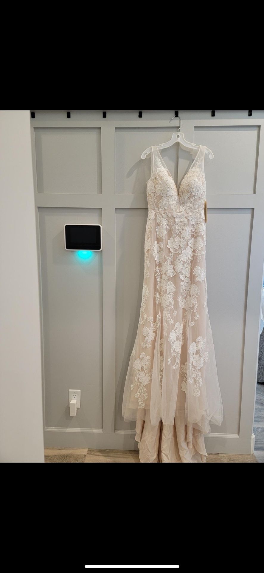 Ivory/Champagne Lace Wedding Dress - Size 2