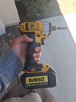 DEWALT 20V MAX Impact Driver with 4Ah Battery - Works - No Charger