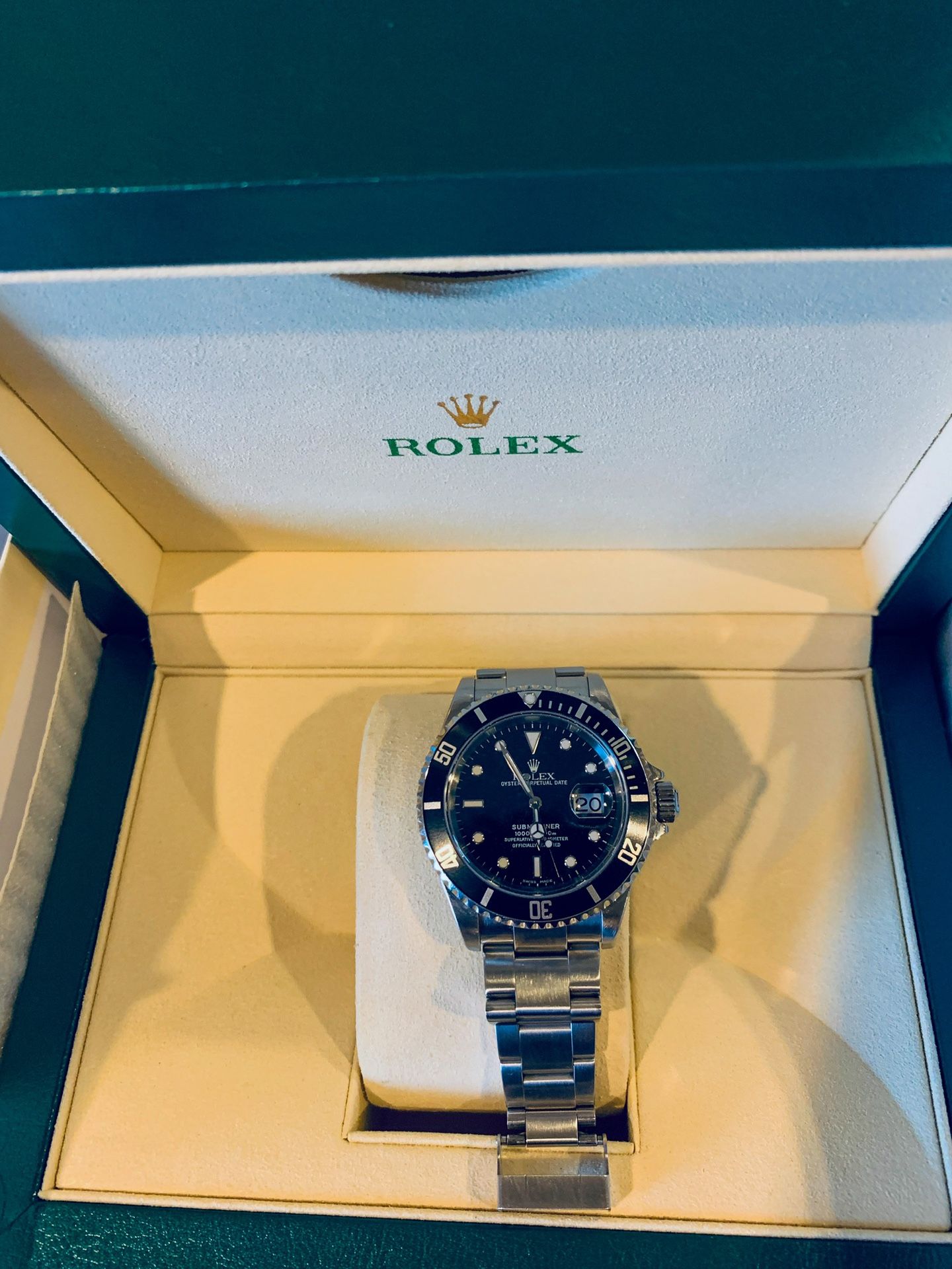 Great condition Rolex Submariner 16610 with Oyster bracelet and rubber strap