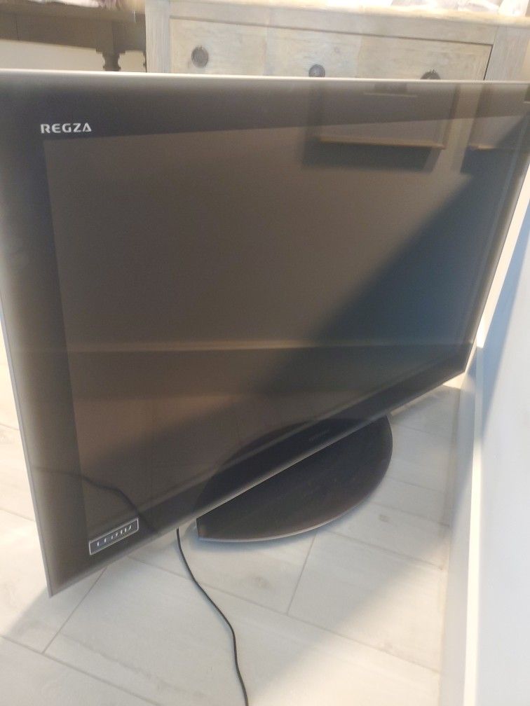 Toshiba Regza TV. GREAT! LIKE NEW