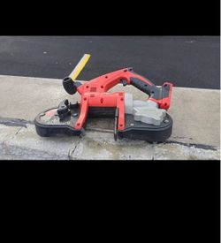 Milwaukee cordless bandsaw