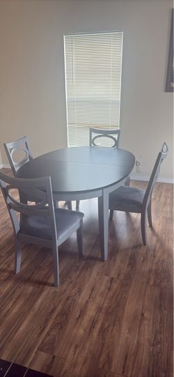 Table 4 chairs
