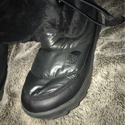 Women’s Fur Northface Boots (sz9)