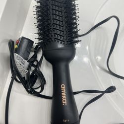 Amika Blowdryer