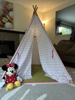 Teepee With Lights And Minnie Mouse Plush.
