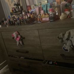 I’m. Selling The Dresser. 40$.   