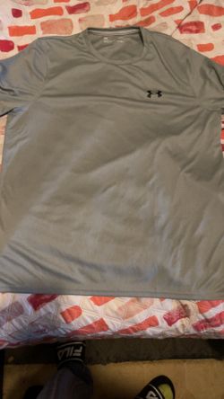 Under Armor Fitness Shirt Size L