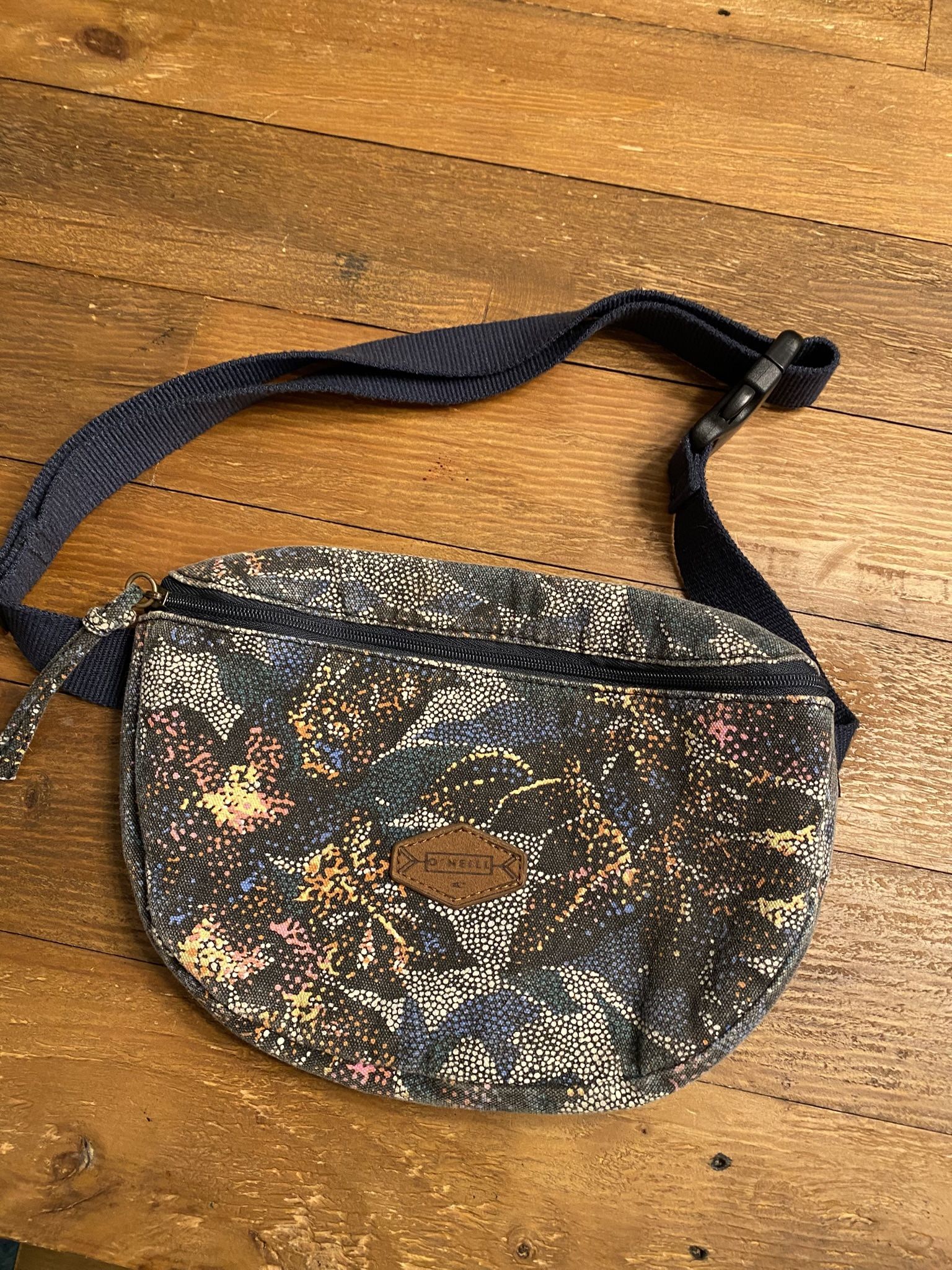 O’Neill Fanny pack bag multicolor floral vintage style hip waist belt beachgoer
