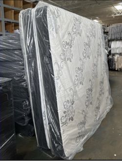 King Size Mattress And Box Spring 