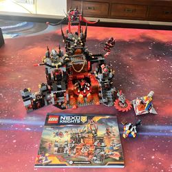 Lego 70323 Nexo Knights: Jestro's Volcanic Lair 
