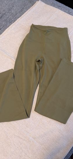 Lululemon - Groove Nulu High-Rise Flared Pant Short 30” size 4