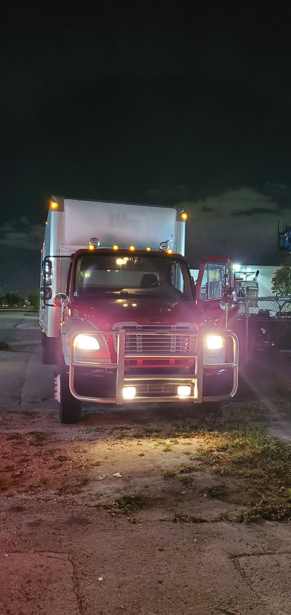 2014 Freightliner M2 106 28ft box truck GVW 33000