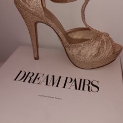 Heels Golden Read Description 