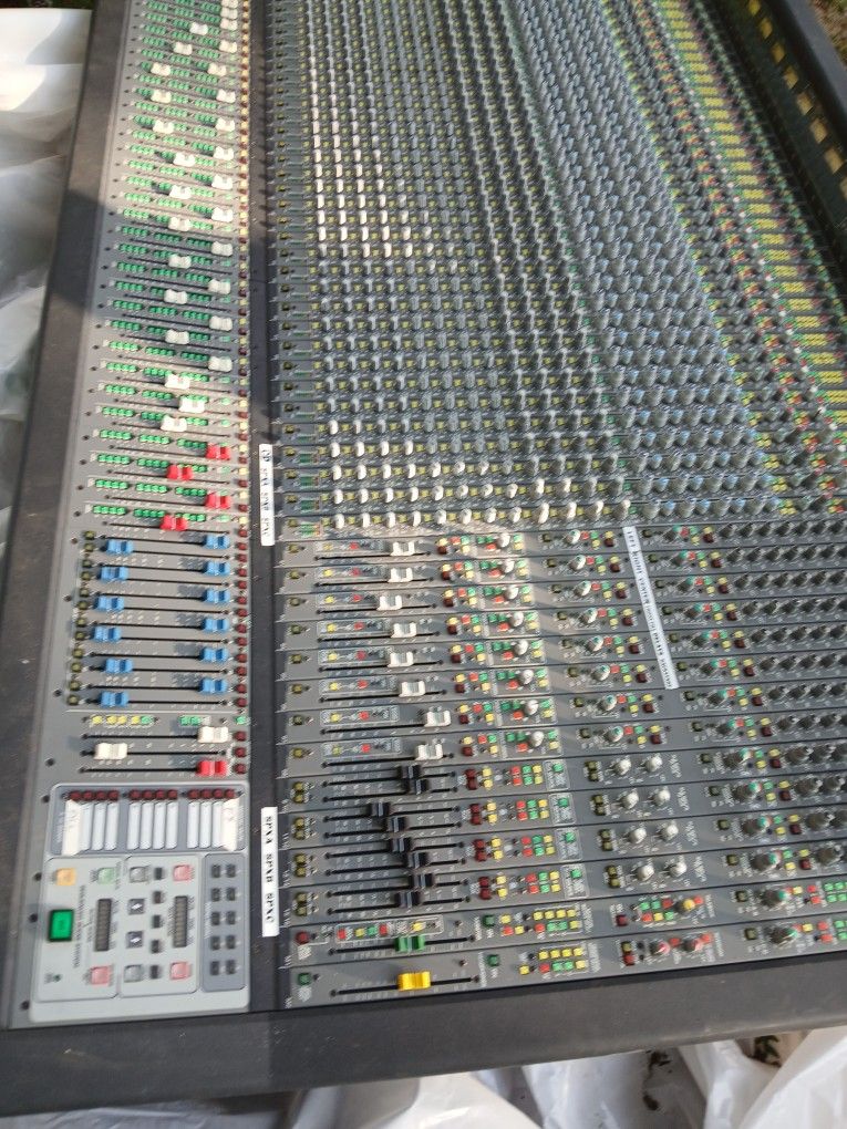 Crest Audio Dj V12 Music Mixer