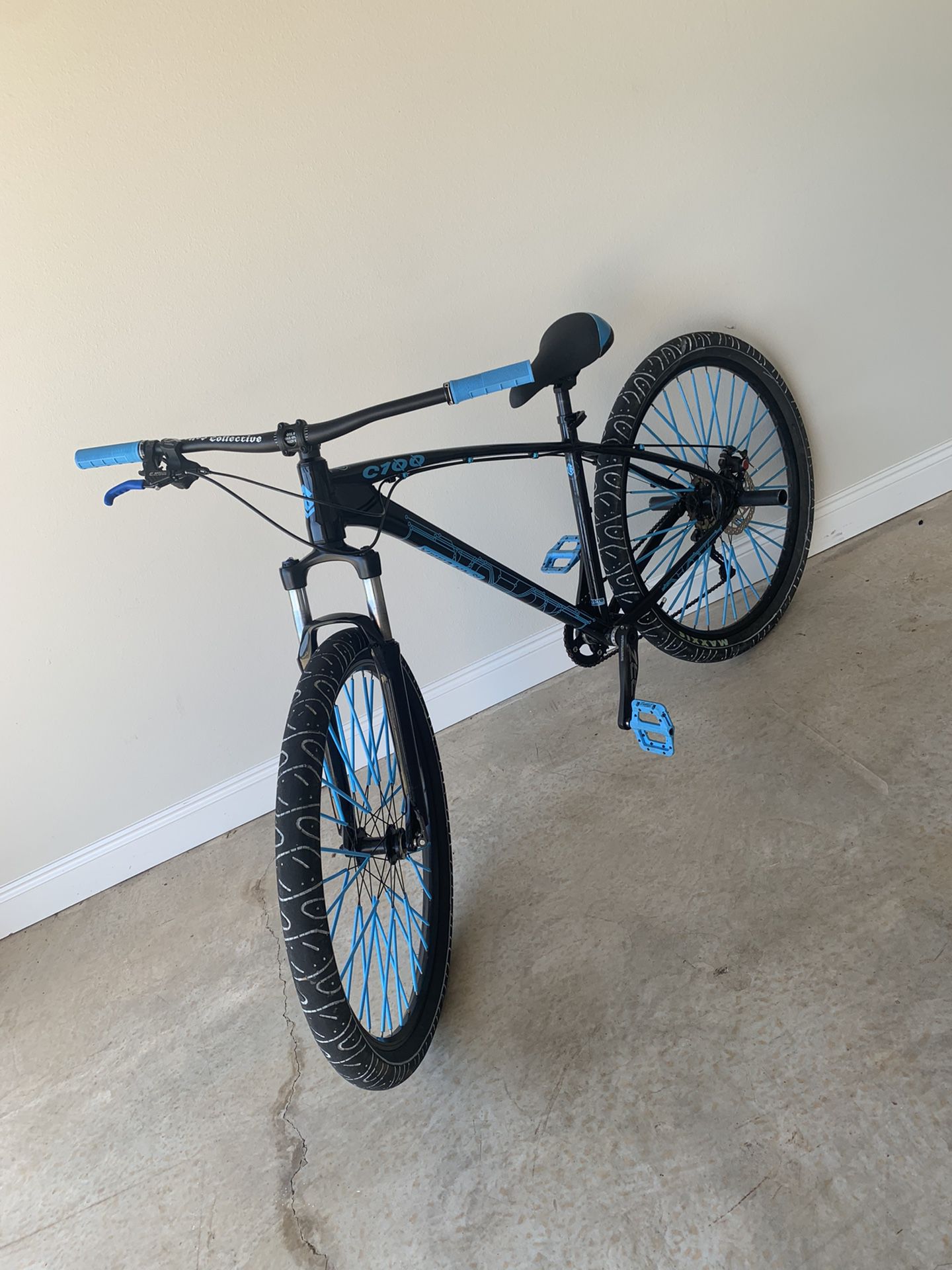 Pledge Stable Grape Collective Bikes c100 29" wheelie mtb for Sale in Conway, AR - OfferUp