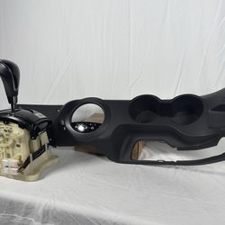 Hyundai Veloster Auto Shifter Assembly + Center Console Trim 2012-2017