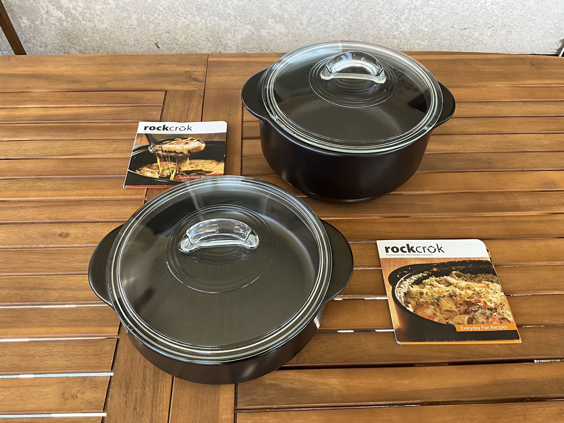 Pampered Chef 4qt & 2.5qt RockCrok Dutch Oven With Recipe Books