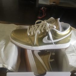 New Women’s Air Jordan 1 Low size 8
