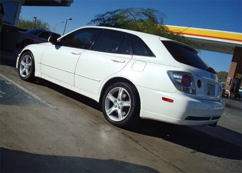 Lexus Is300 Sportcross (Wagon) Part out