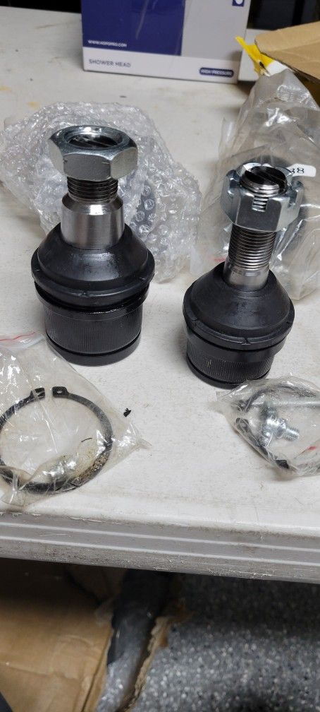 1992---2016  Ford F-250 /  F-350/ F-450/F- 550/Excursion Ball Joints 