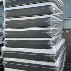 Memory foam mattress on sale.     Queen size memory foam 12”