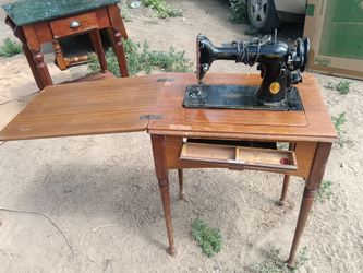 Singer Sewing Machine And Table 