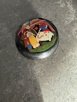 Russian Lacquer Box Round Hand-Painted
