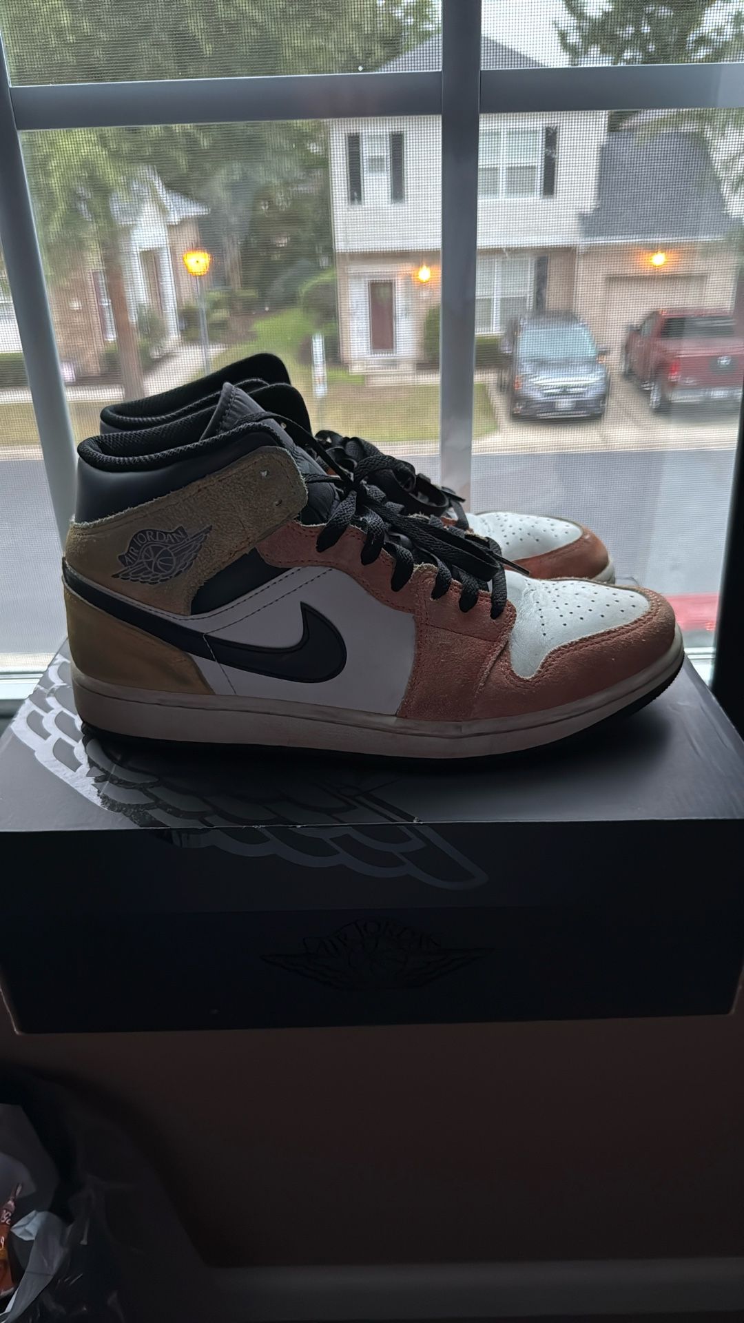 Jordan 1 Mids
