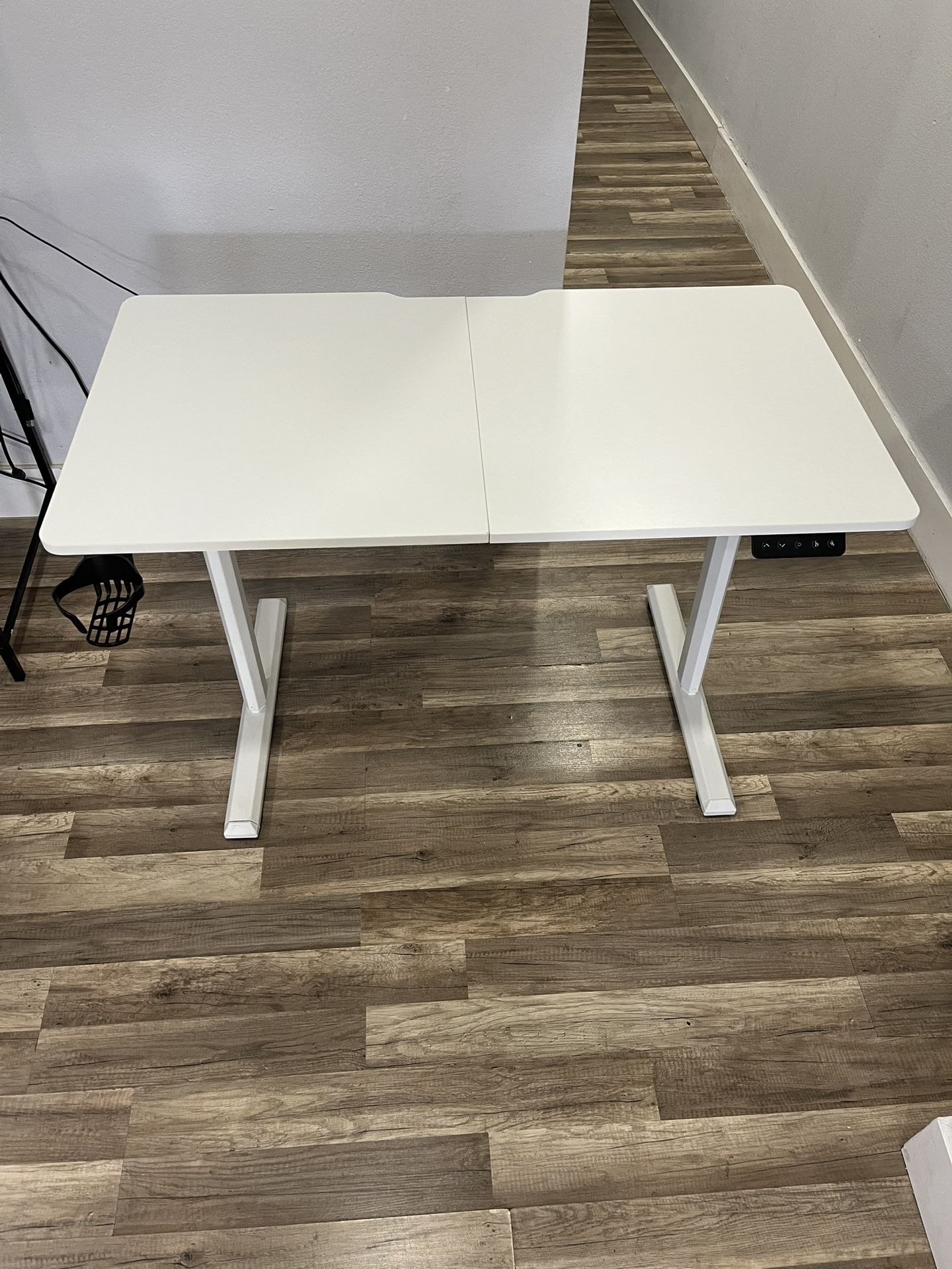 Modern White Desk – Great for Gaming/Office / Escritorio Blanco Moderno – Perfecto para Oficina o Gaming