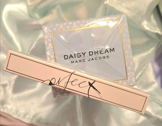 Marc Jacobs Daisy Dream EDT 3.3 oz🎁PLUS FREE Marc Jacobs Perfect travel spray FREE