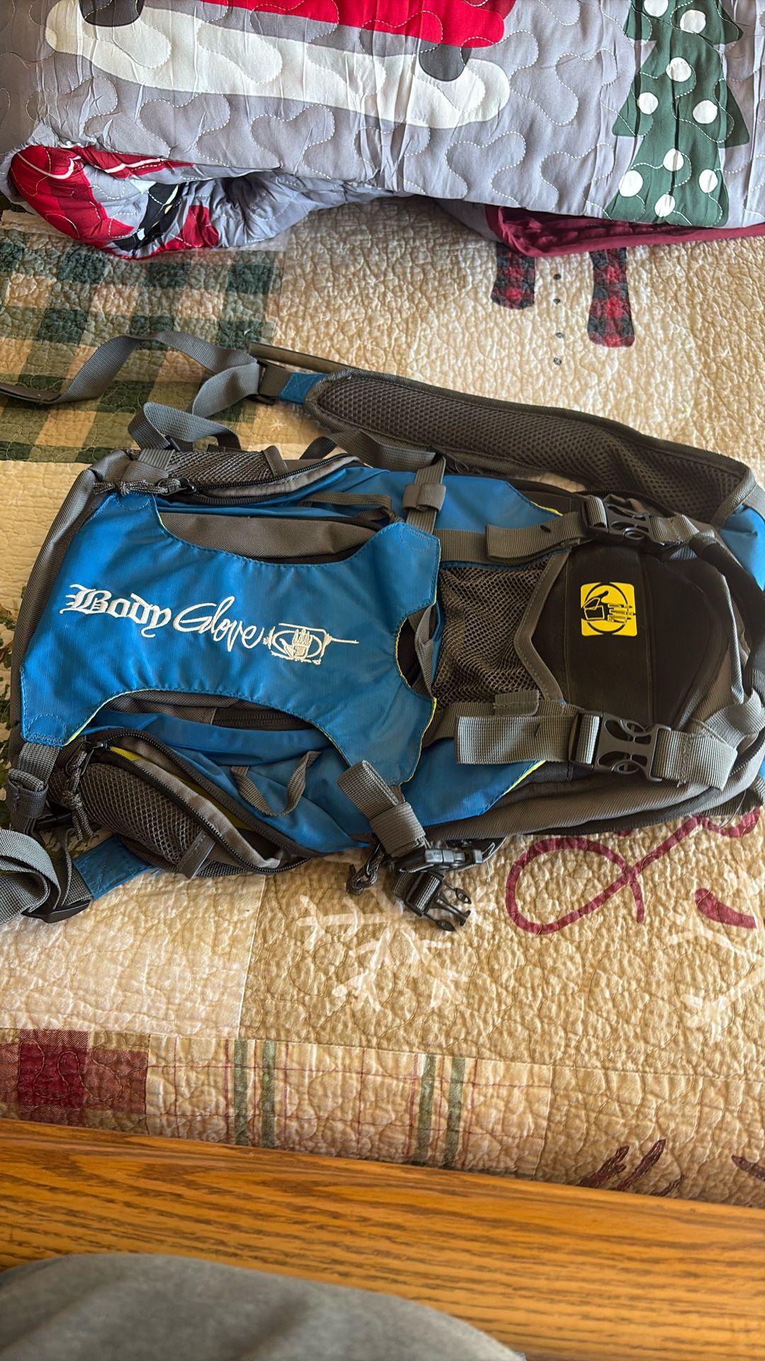 Body glove hiker’s backpack with reservoir