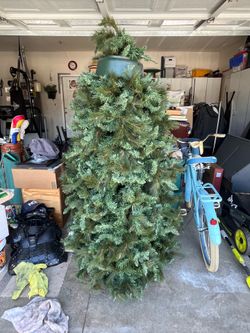 ARTIFICIAL CHRISTMAS TREE