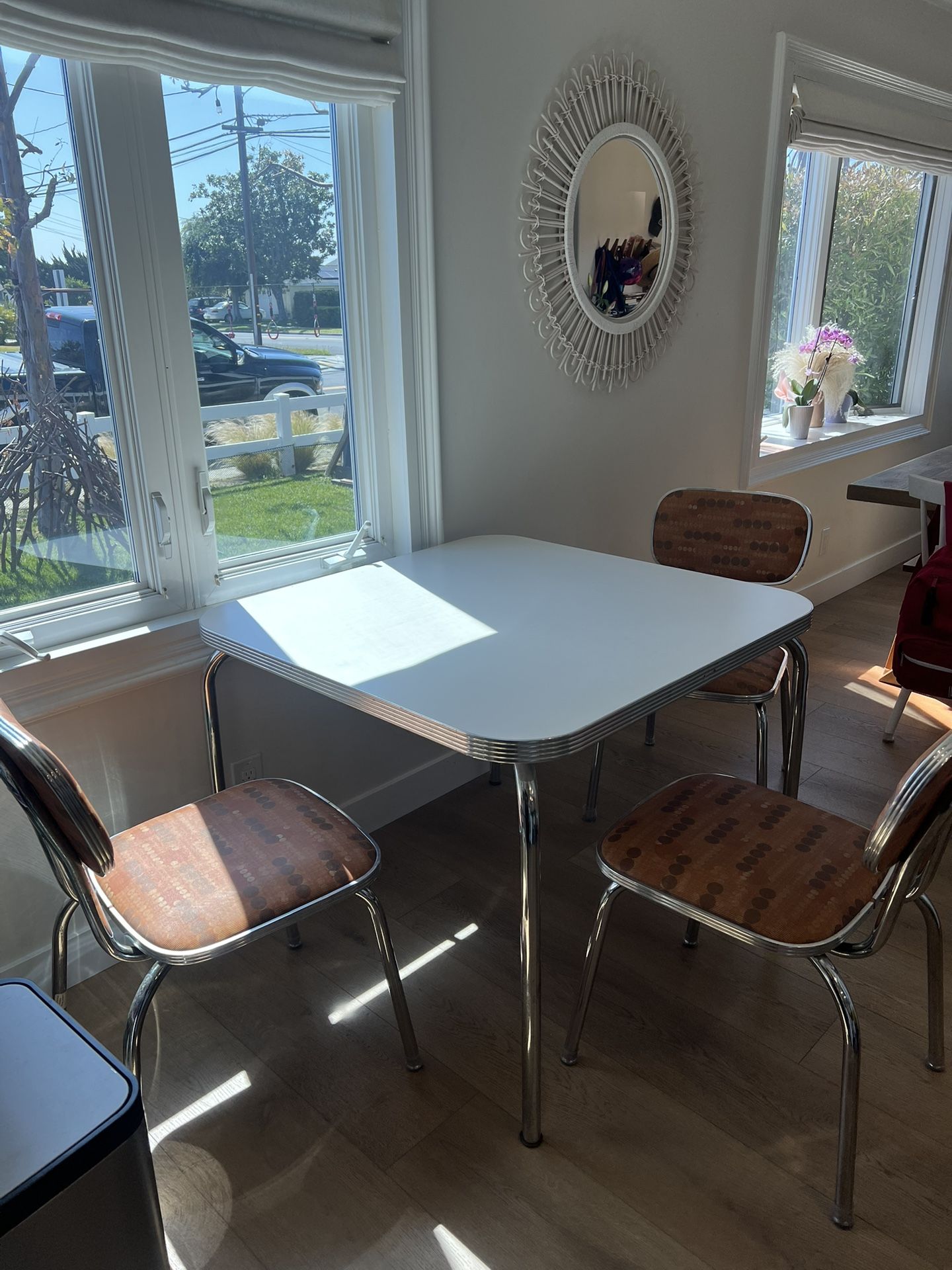 Dinning Table Retro