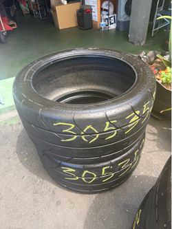 Two tires Mickey Thompson 305/35/20