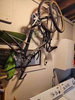 Cannon Dale mountain bike