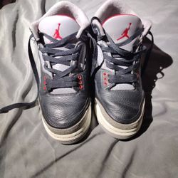 JORDANS!!  SIZE 5Y 