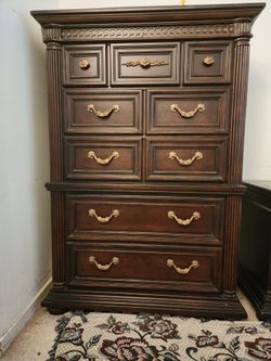 Elegant Solid Wood Chest of Drawers/Highboy Dresser 5 Drawers