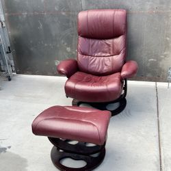 STRESSLESS STYLE LEATHER RECLINER AND OTTOMAN 
