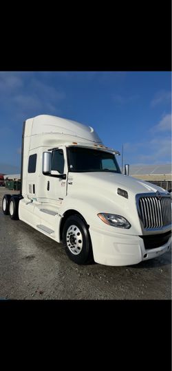 2018 LT international Prostar semi truck def active